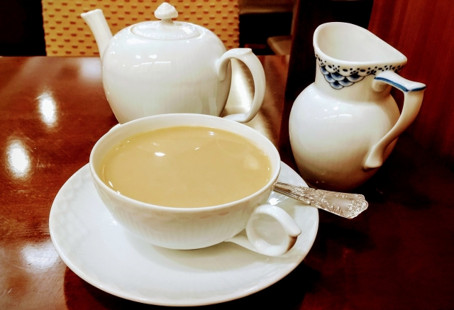 セイロンのルフナ紅茶のミルクティー