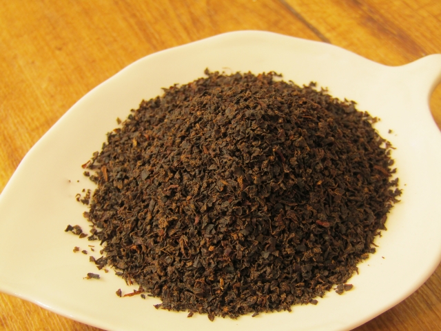 ディンブラの茶葉は、他のスリランカ紅茶ウバと比べて少し細かい。クオリティーシーズンは1月～3月。