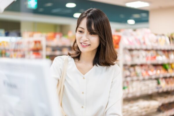 【あっさむ】では、コンビニで手軽に買える紅茶に合うお菓子を9種類紹介します。