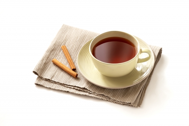 シナモンの香りのシナモンティーは、身体をぽかぽかと温めてくれる紅茶。