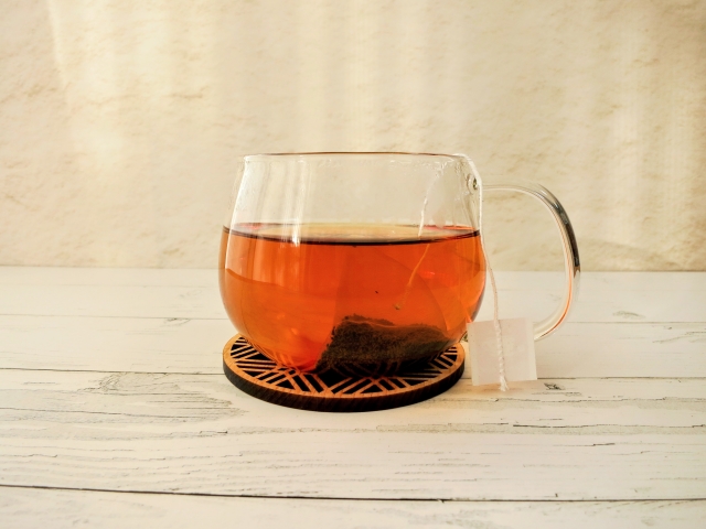 紅茶ファンブログ【あっさむ】では、2種類のティーバッグを使った紅茶の入れ方を紹介しています。