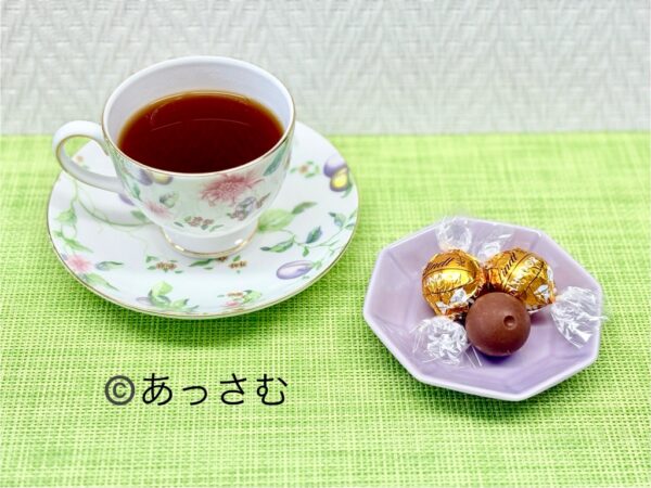 アッサムの水色:濃い赤褐色