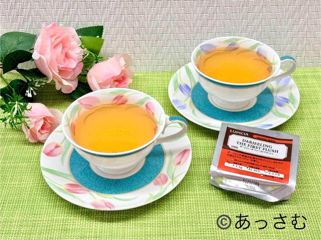 収穫時期によって水色が変わる。写真はファーストフラッシュ