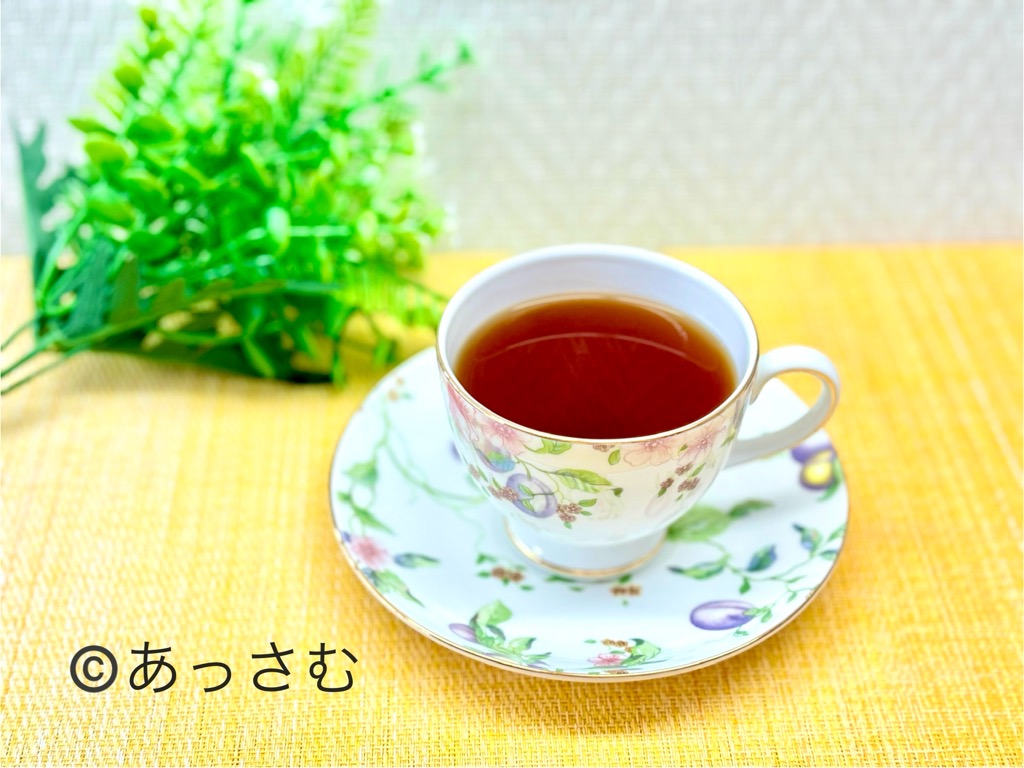 アッサムティーの水色 赤褐色