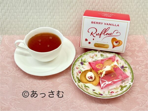 キャンディ紅茶とラングドシャのお菓子