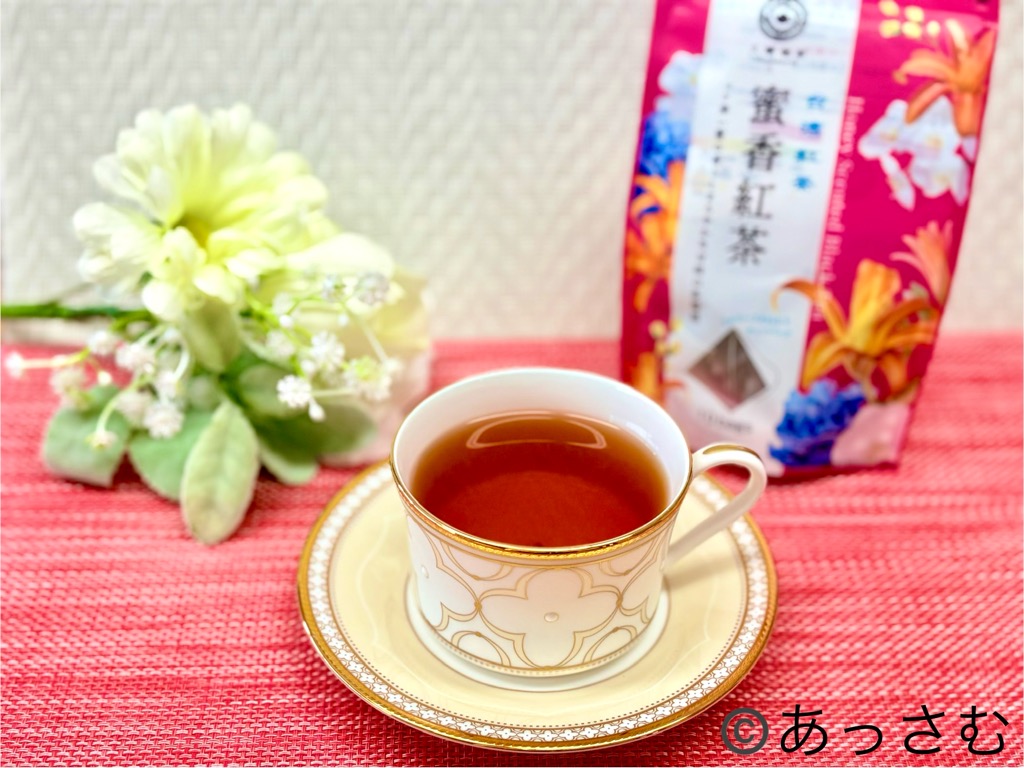 久順銘茶「蜜香紅茶」のパッケージと紅茶を淹れた様子