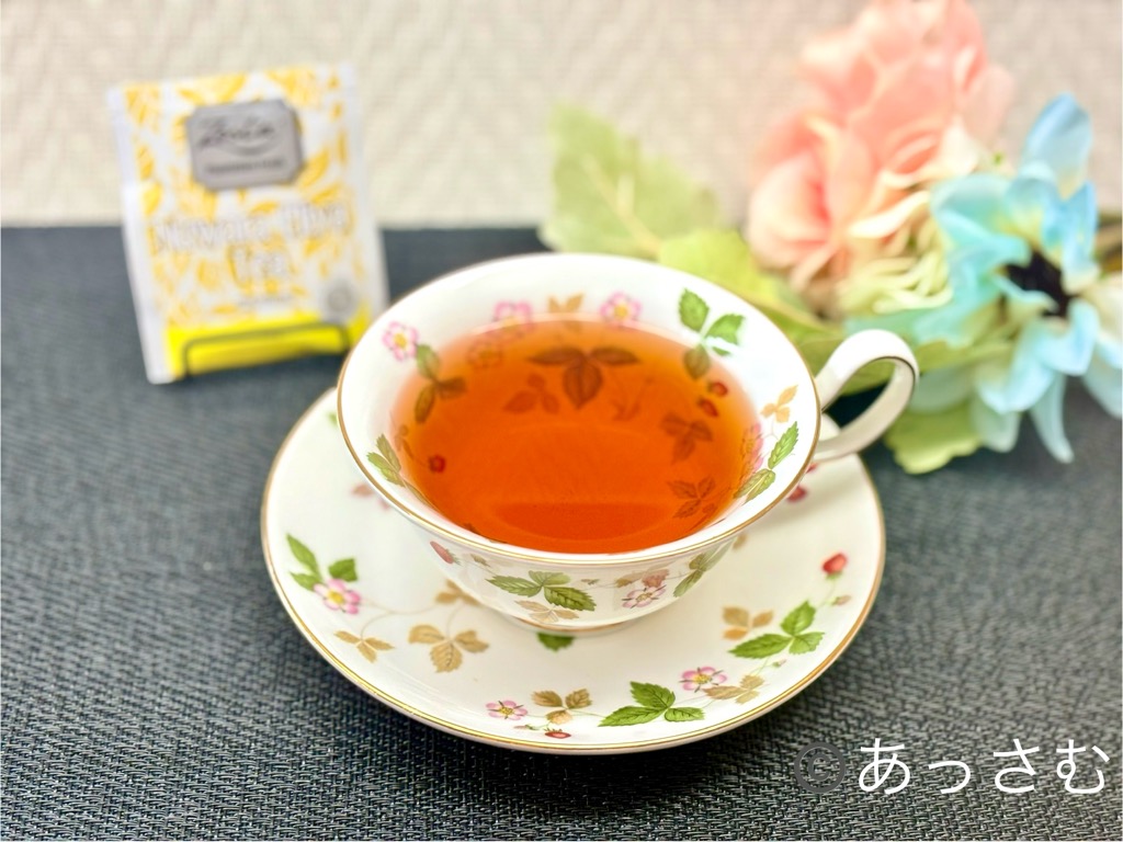 ゼスタ紅茶:ヌワラエリヤ ※淡い水色が美しく、ストレート向きの上品な味わい