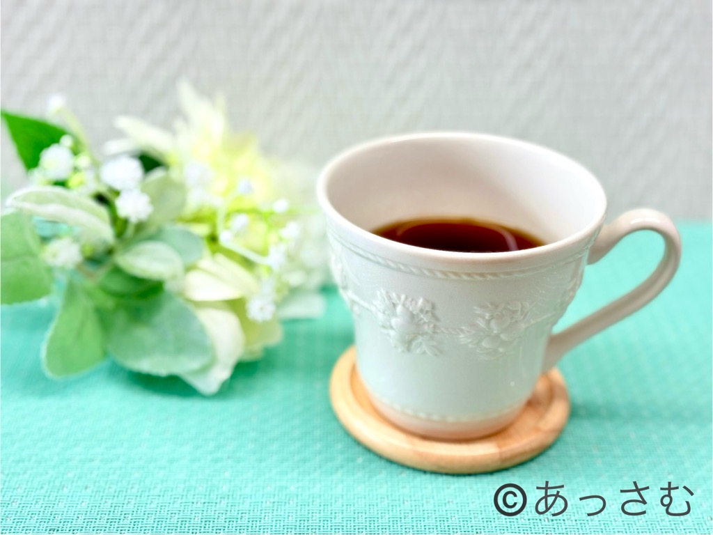 紅茶用のマグカップには、陶磁器製がおすすめ。